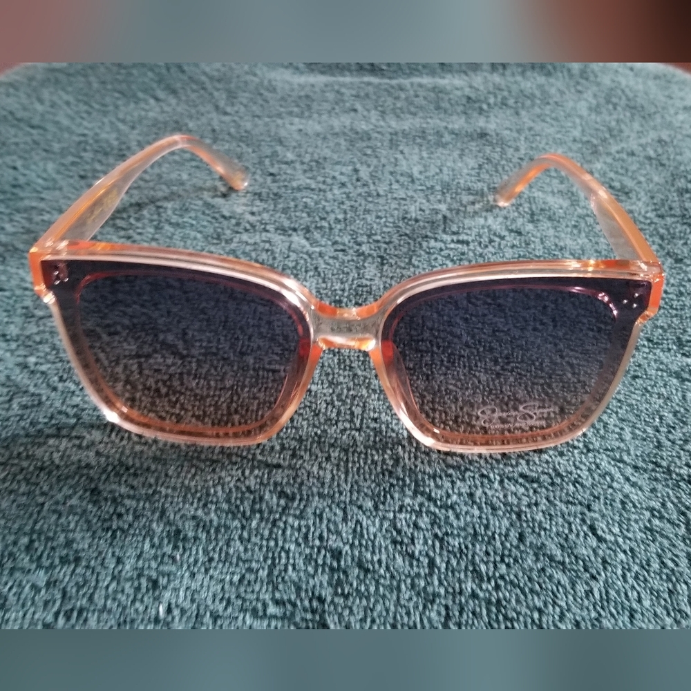 🍁🌺👓Jessica Simpson cat eye sunglasses with front rhinestones